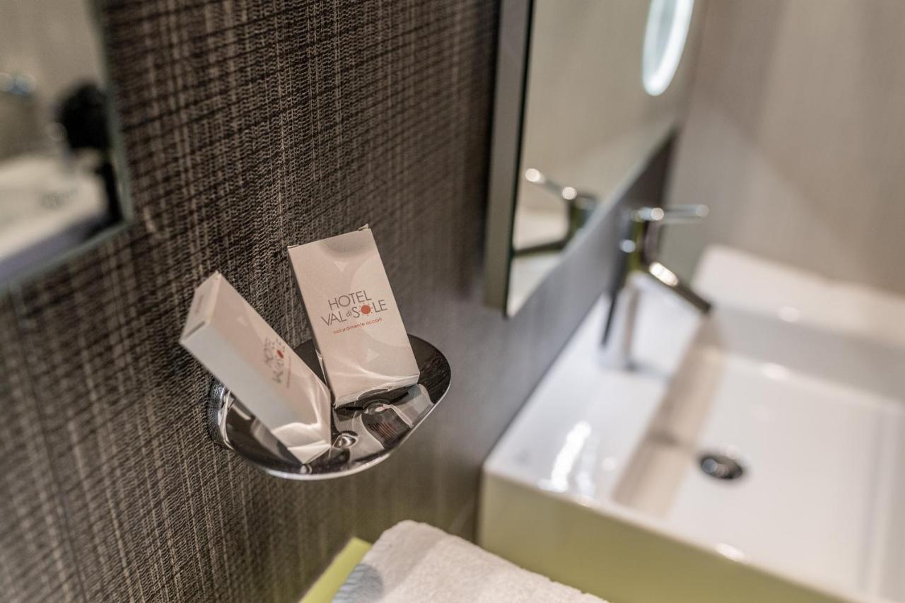 Hotel Val Di Sole メッツァーナ エクステリア 写真