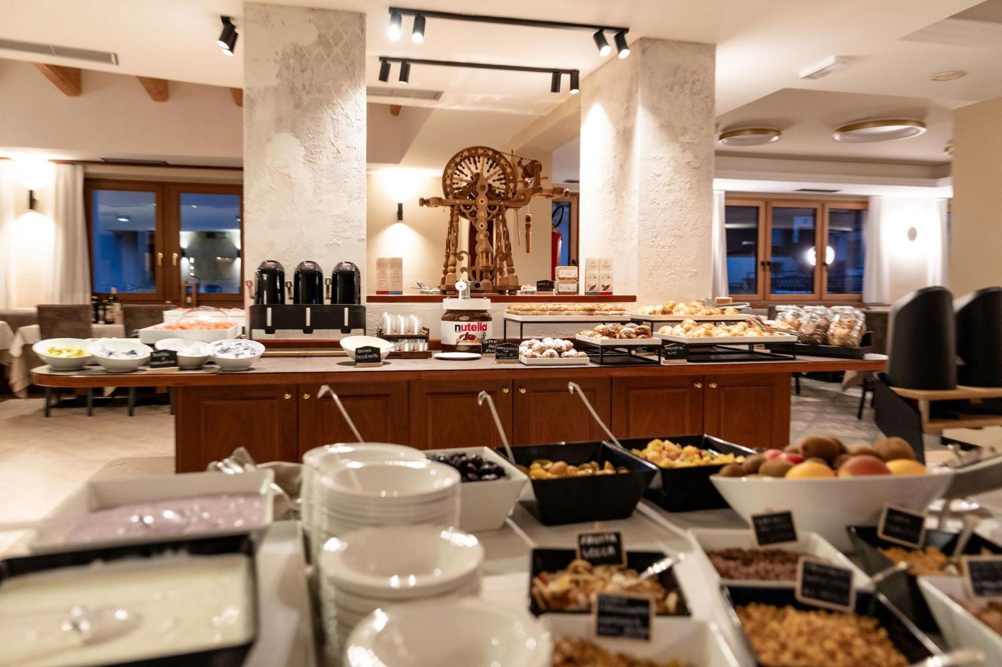 Hotel Val Di Sole メッツァーナ エクステリア 写真
